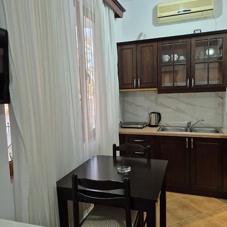 Vita Apartment - Spacious Garden And Balcony 5 Min To Beach & Center Ksamil Extérieur photo