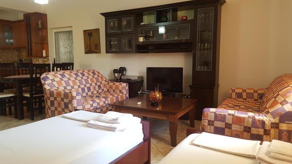 Vita Apartment - Spacious Garden And Balcony 5 Min To Beach & Center Ksamil Extérieur photo