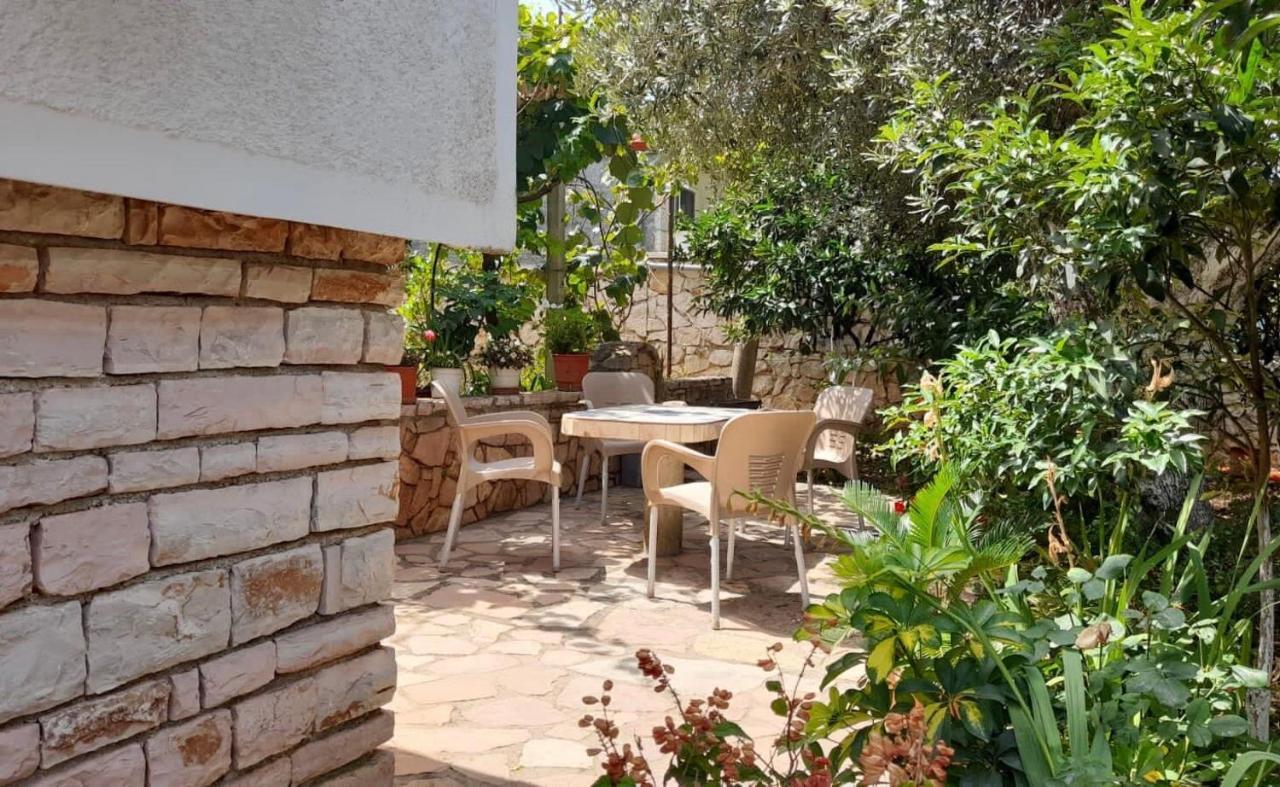 Vita Apartment - Spacious Garden And Balcony 5 Min To Beach & Center Ksamil Extérieur photo