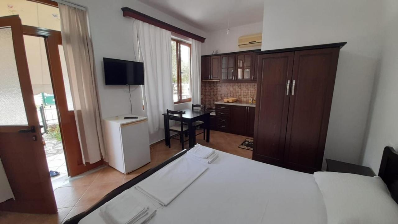 Vita Apartment - Spacious Garden And Balcony 5 Min To Beach & Center Ksamil Extérieur photo