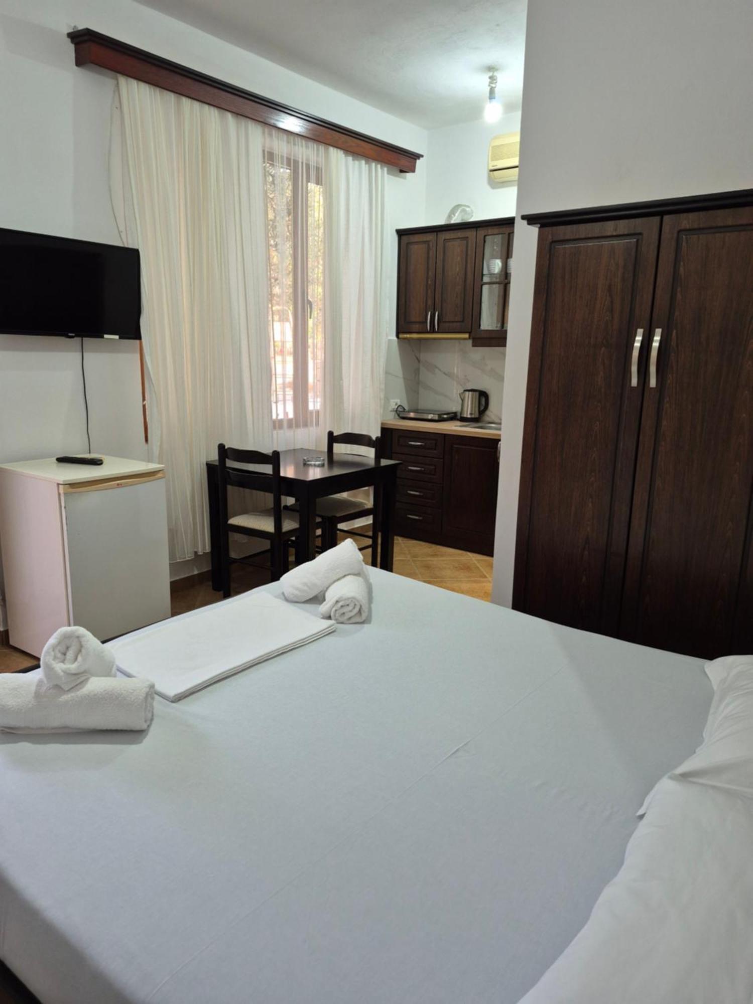 Vita Apartment - Spacious Garden And Balcony 5 Min To Beach & Center Ksamil Extérieur photo