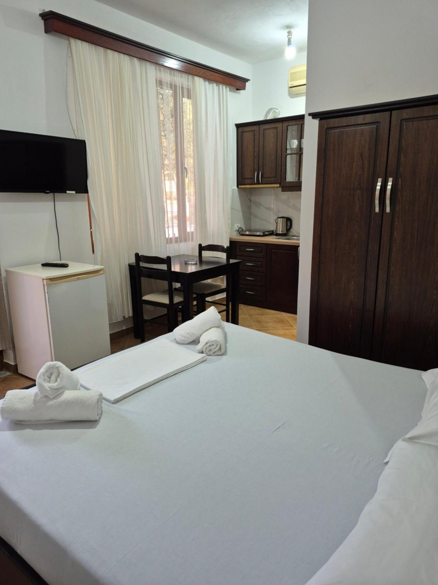Vita Apartment - Spacious Garden And Balcony 5 Min To Beach & Center Ksamil Extérieur photo