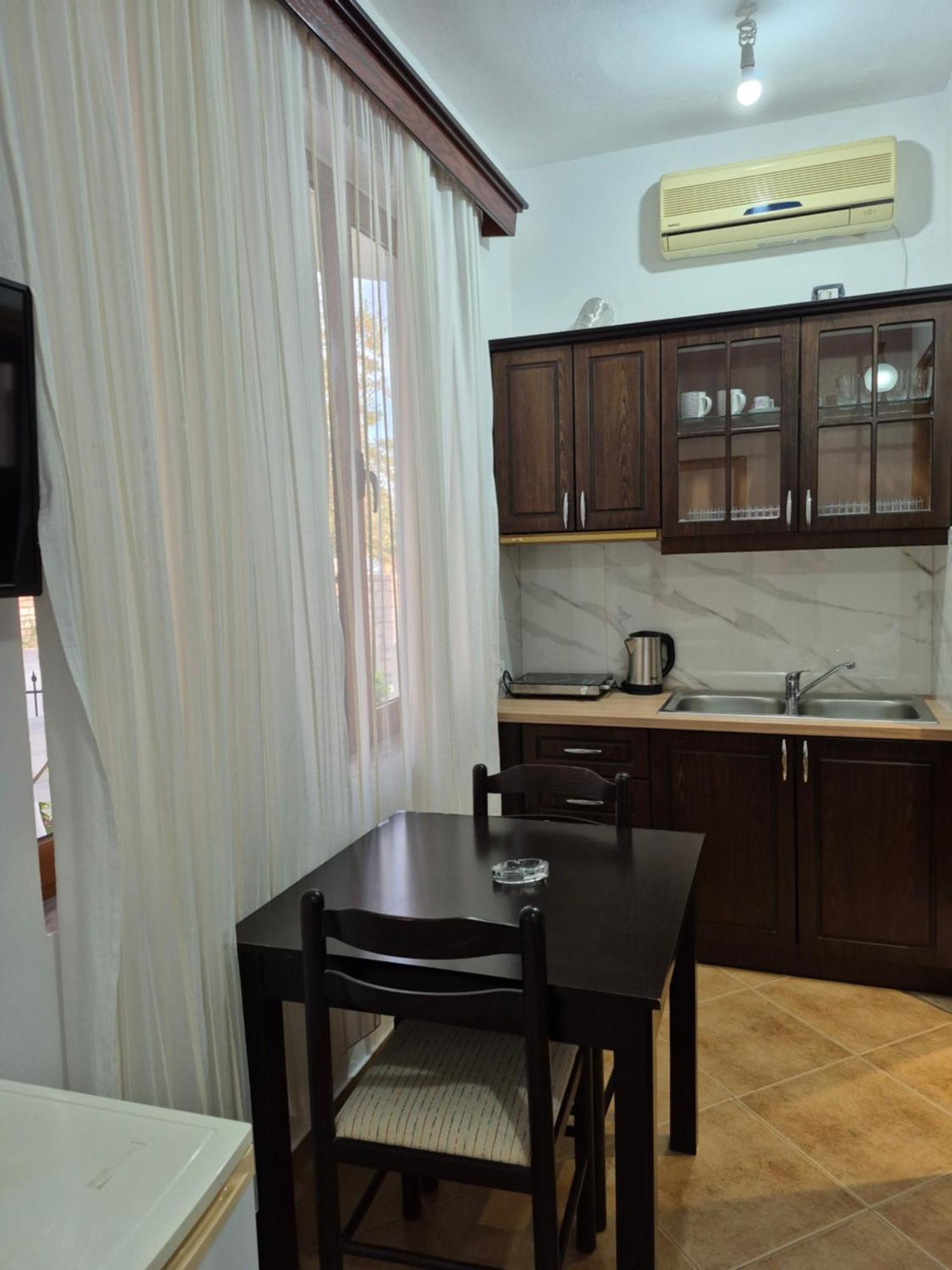 Vita Apartment - Spacious Garden And Balcony 5 Min To Beach & Center Ksamil Extérieur photo